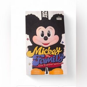 ✨ POP MART x Disney – Mickey Family “Cute Together” Keychain Blind Box ✨